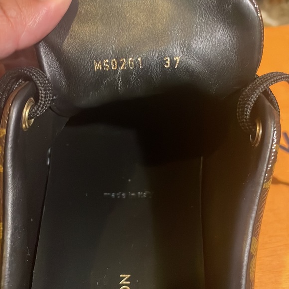 Authentic Louis Vuitton Front row low top sneakers gently worn comes with box - Picture 5 of 5